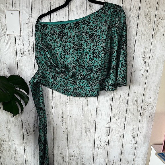 Karina Grimaldi one shoulder bluse. - Picture 4 of 9